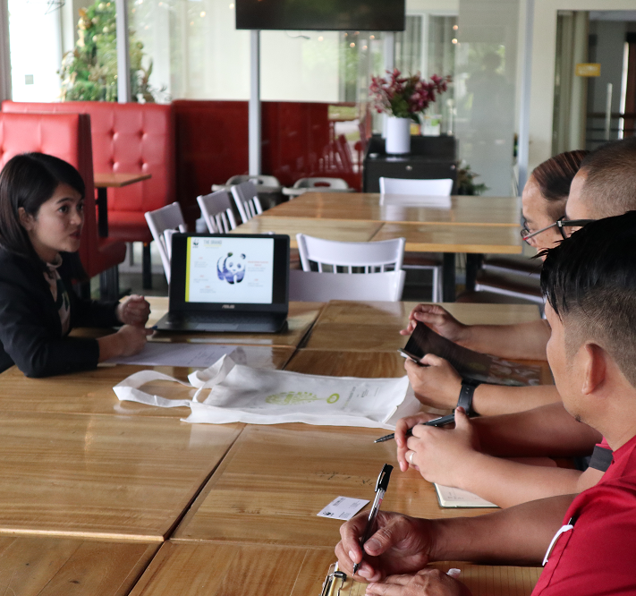 <h1>3rd Set of Sustainable Diner Partners</h1>
<p>Starting 2018 with a bang as three homegrown restaurants join the movement</p>
<p style="text-align: right;"><a href="https://archive.wwf.org.ph/what-we-do/food/thesustainablediner/bag-of-beans-marios-and-bells-whistles-join-thesustainablediner/">Read More ></a></p>