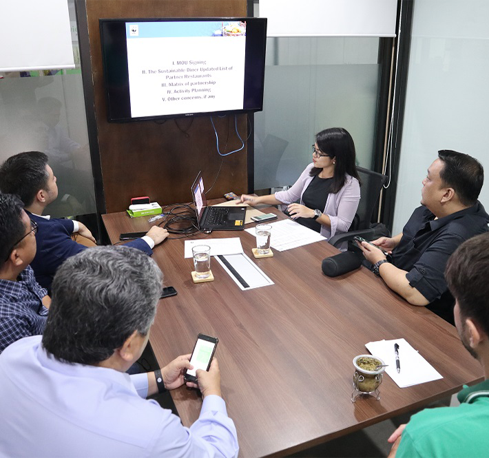 <h1>WWF Joins Forces with LM10 and Pitaya Family</h1>
<p>Helping the local food service sector transition</p>
<p style="text-align: right;"><a href="https://archive.wwf.org.ph/what-we-do/food/thesustainablediner/wwf-precision-agriculture-of-lm10-and-pitaya-family-join-forces/" target="_blank">Read More ></a></p>