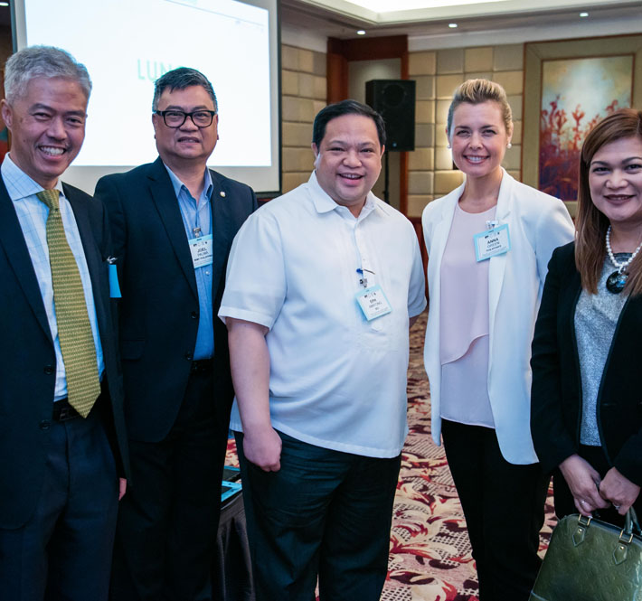 <h1>Philippine Banks and Sustainable Business</h1>
<p>In keeping with the 1.5°C global warming cap and achieving the targets of the United Nations Sustainable Development Goals (SDG),</p>
<p style="text-align: right;"><a href="https://archive.wwf.org.ph/resource-center/story-archives-2017/aba-cofitt-workshop/" target="_blank">Read More ></a></p>