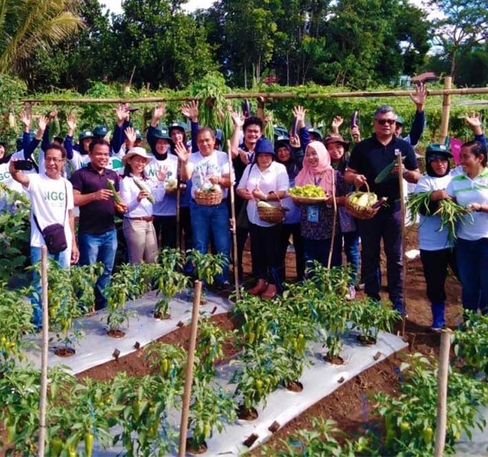 <h1>The Sustainable Farm to Table Programme empowers the Meranaw community through natural farming</h1>
<p>Armed with scissors and baskets, Meranaw men and women braved the/p>
<p style="text-align: right;"><a href="https://archive.wwf.org.ph/resource-center/story-archives-2019/sustainable-farm-to-table-meranaw-community/" target="_blank" rel="noopener noreferrer">Read More ></a></p>