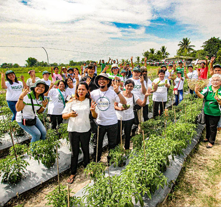 <h1>Mindanao Farmers Start Off the Year with All-Natural Agriculture</h1>
<p>For many farmers, the future looks bright, green, and full of good food./p>
<p style="text-align: right;"><a href="https://archive.wwf.org.ph/resource-center/story-archives-2019/mindanao-farmers-graduation/" target="_blank" rel="noopener noreferrer">Read More ></a></p>