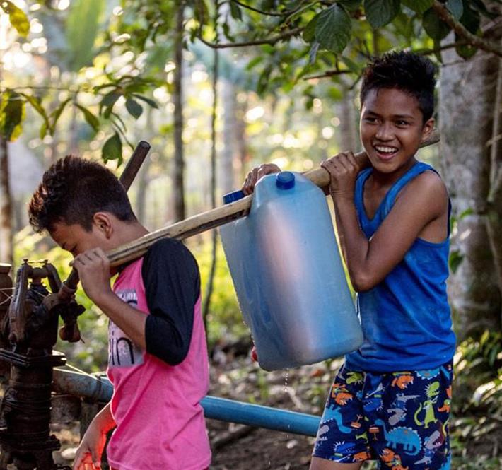 <h1>How using water wisely could help save lives</h1>
<p>Increased pressure on the Philippine water system could represent a new call for small heroism in this time of pandemic./p>
<p style="text-align: right;"><a href="https://archive.wwf.org.ph/resource-center/story-archives-2020/how-using-water-wisely-could-help-save-lives/" target="_blank" rel="noopener noreferrer">Read More ></a></p>