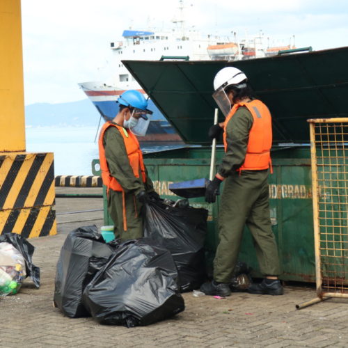 <h1> Clean Ports, Clean Oceans: Improving Port Waste Management in the Philippines </h1>
<p style="text-align: right;"><a href="https://archive.wwf.org.ph/what-we-do/plastics/cleanportscleanoceans/" target="_blank" rel="noopener noreferrer">Read More ></a></p>